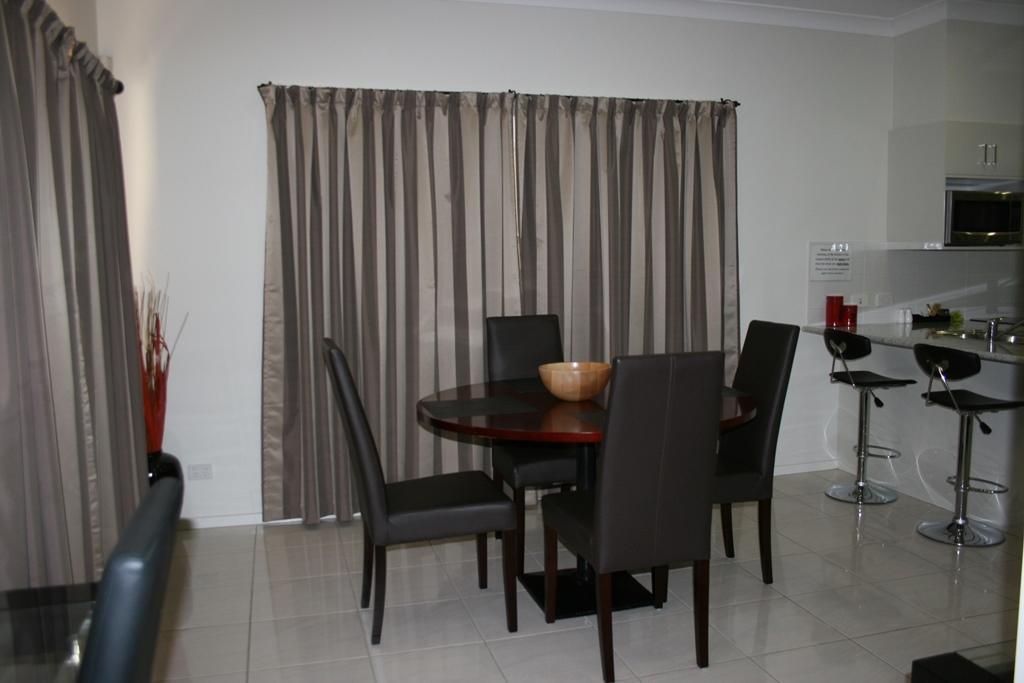 Noah'S Mid City Motor Inn Muswellbrook Zimmer foto
